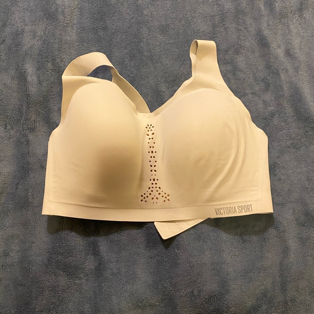 Victoria’s Secret seamless sports bra NWOT